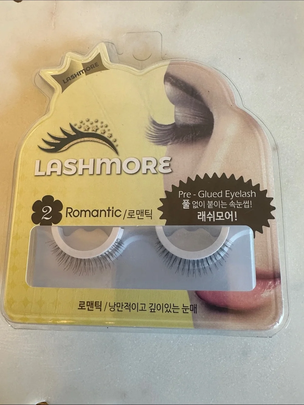 Lashmore Romantic Pre-Glued False Eyelashes - Black
